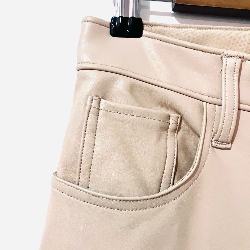 Abercrombie 90’s Straight Leg Super High Waist Faux Leather Pant - Picture 4 of 8